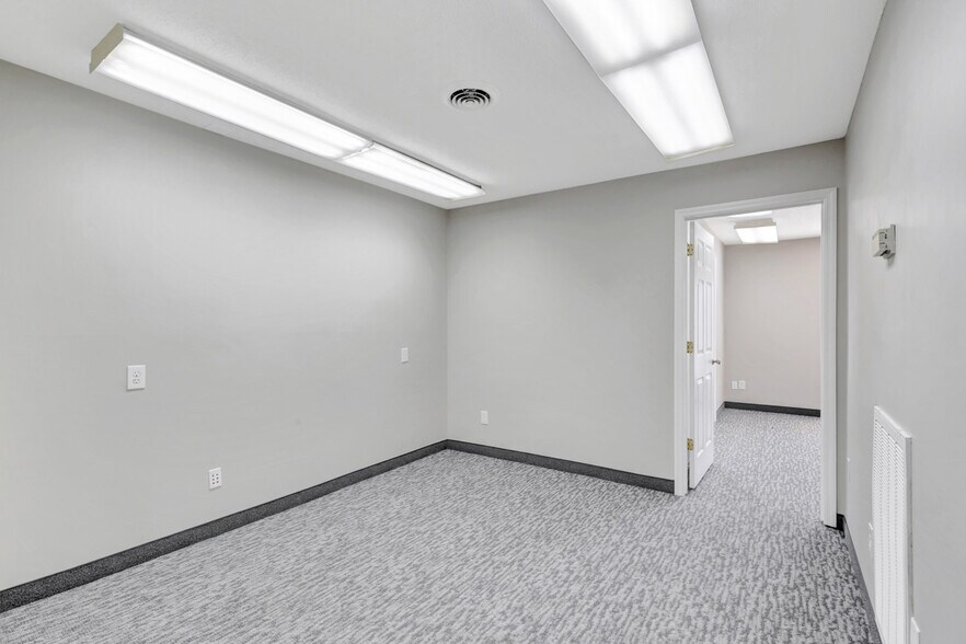 More Photos Of 6716 Heritage Business Ct, Chattanooga Office For Lease