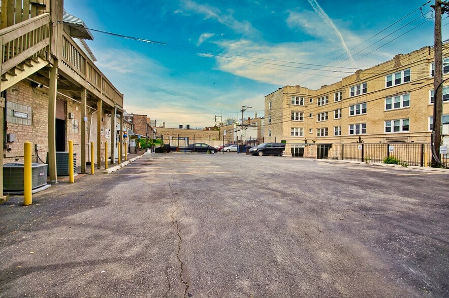 More Photos Of 3034-3040 W Montrose Ave, Chicago Apartments For Sale