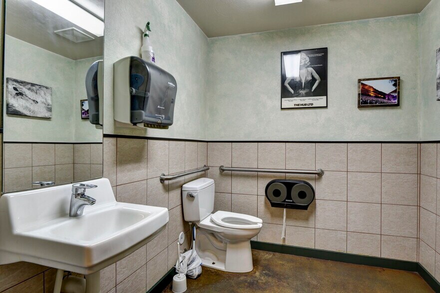 More Photos Of 231 Main St, Canon City Restaurant For Lease