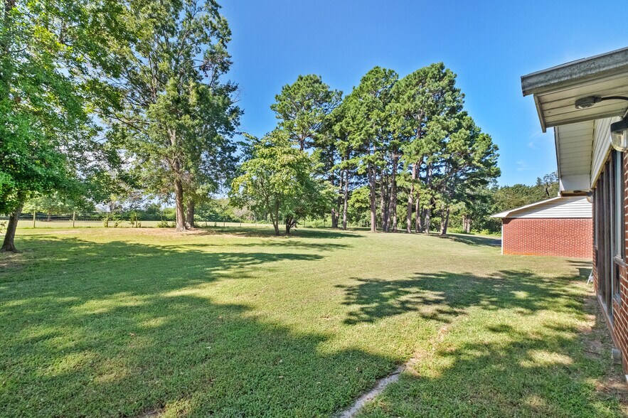 More Photos Of 1400 Locust st, Stilwell Office Residential For Sale