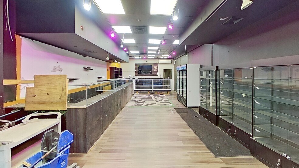 More Photos Of 390 Eighth Ave, New York Freestanding For Lease