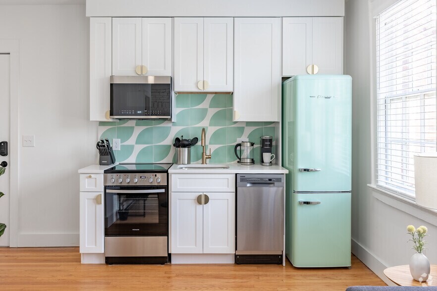 More Photos Of 1460 Peachtree St NW, Atlanta Apartments For Sale