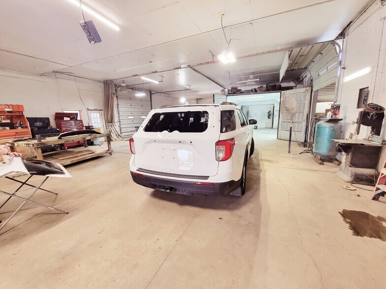 More Photos Of 25968 Waltz Rd, New Boston Auto Repair For Sale