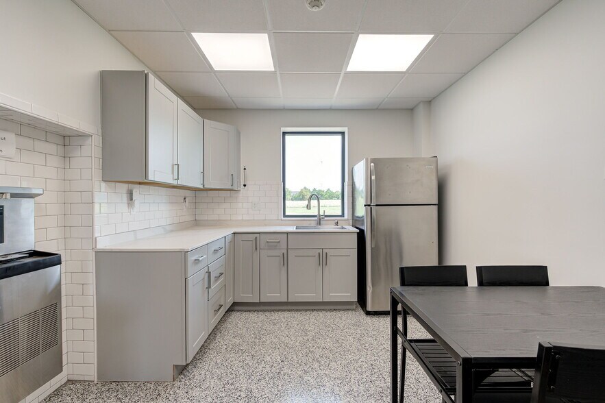 More Photos Of 501 E Britton Rd, Oklahoma City Auto Dealership For Lease