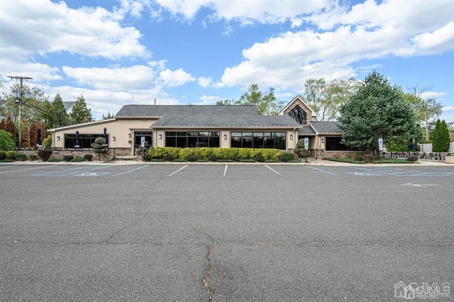 More Photos Of 522 Rt-33, Englishtown Restaurant For Lease