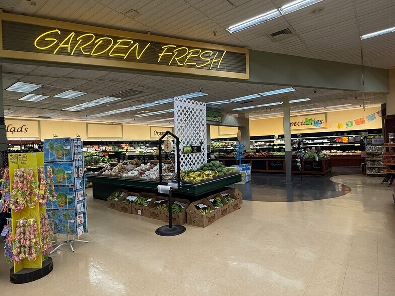 More Photos Of 1310 S Kihei Rd, Kihei Supermarket For Lease