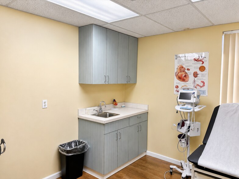 More Photos Of 27 Hospital Ave, Danbury Medical For Lease
