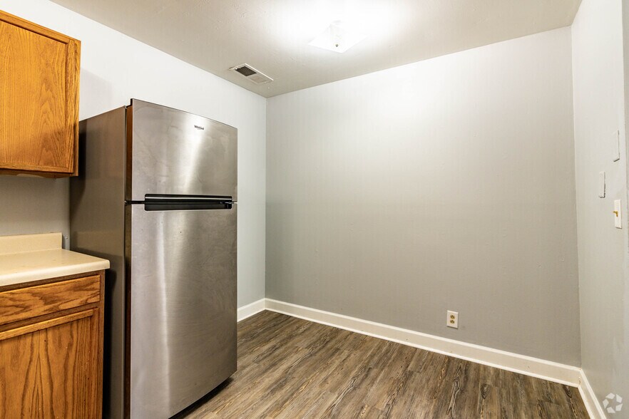 More Photos Of 1351 Avondale Dr, Clarksville Apartments For Sale