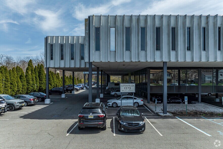 More Photos Of 1373 Broad St, Clifton Office For Lease