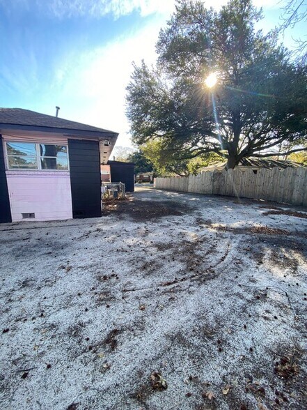 More Photos Of 1617 Ashley River Rd, Charleston Freestanding For Lease