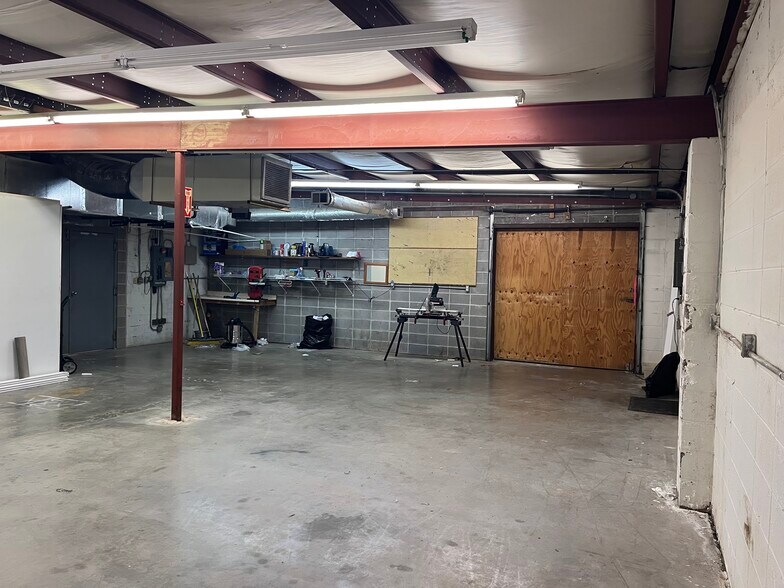 More Photos Of 1430 W Kearney St, Springfield Freestanding For Sale