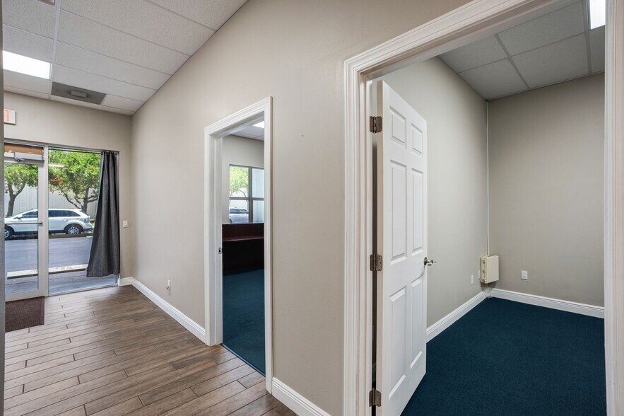 More Photos Of 6834 28th Street Cir E, Sarasota Warehouse For Lease