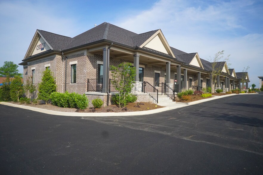 More Photos Of 132 Maple Row Blvd, Hendersonville Office For Lease