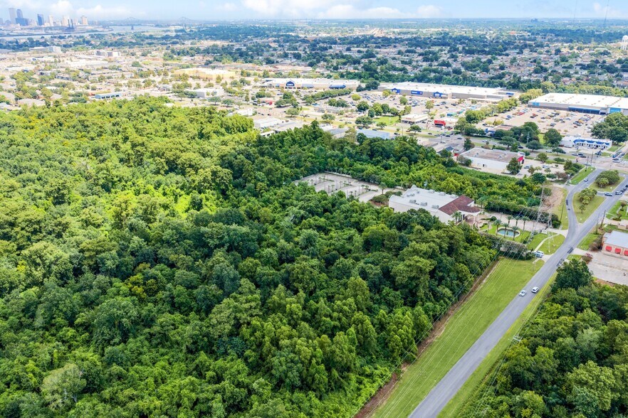 More Photos Of Gretna Blvd at Broadway Ave., Harvey Land For Sale