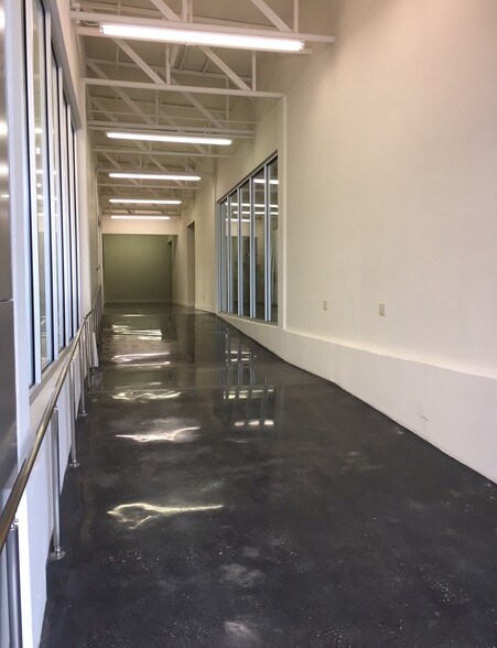 More Photos Of 139-141 Howell St, Dallas Showroom For Lease