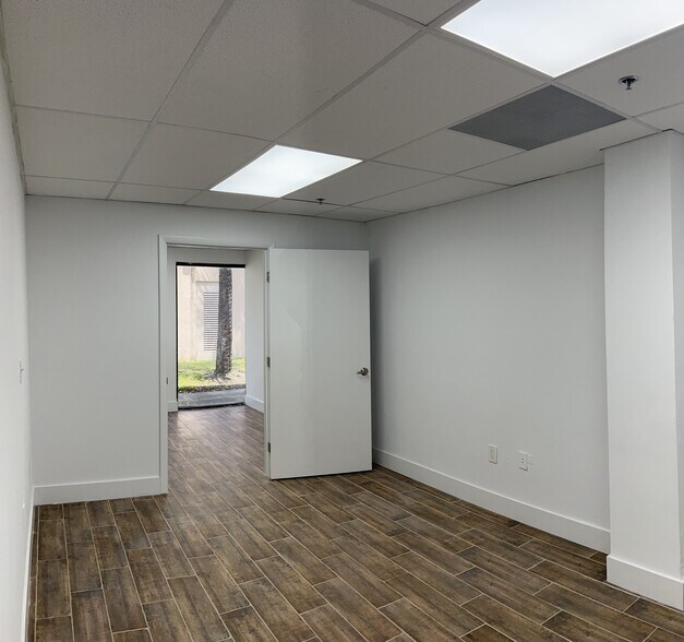 More Photos Of 7801-7889 NW 15th St, Doral Warehouse For Lease