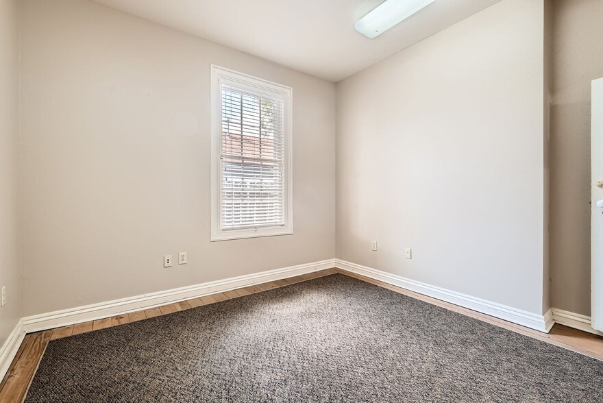 More Photos Of 228 S Seguin Ave, New Braunfels Office For Lease