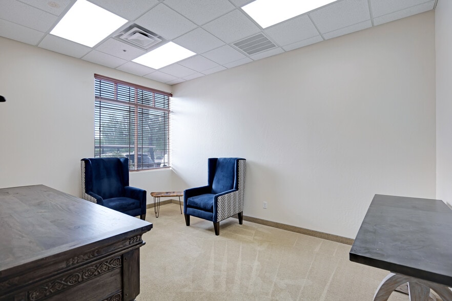 More Photos Of 10555 N 114th St, Scottsdale Office For Sale