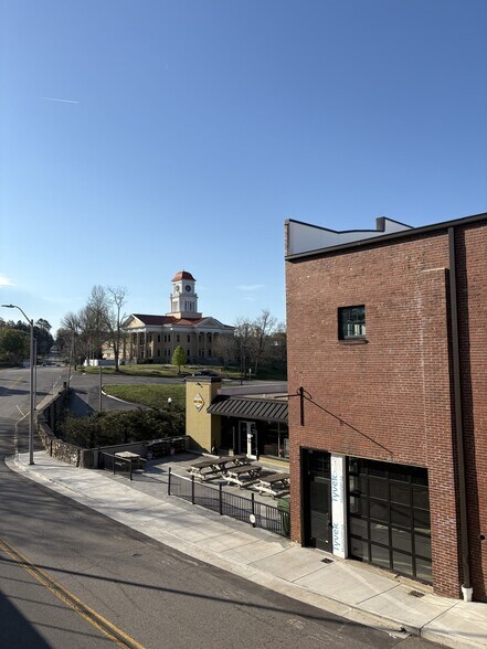 More Photos Of 201 S Court Street, Maryville General Retail For Lease