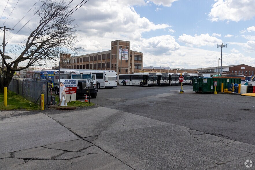 More Photos Of 7 Slater Dr, Elizabeth Warehouse For Lease