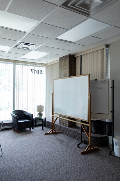 More Photos Of 5017-5021 Leavenworth St, Omaha Loft Creative Space For Lease