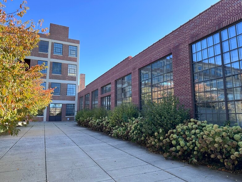 More Photos Of 2450 W Hunting Park Ave, Philadelphia Unknown For Lease