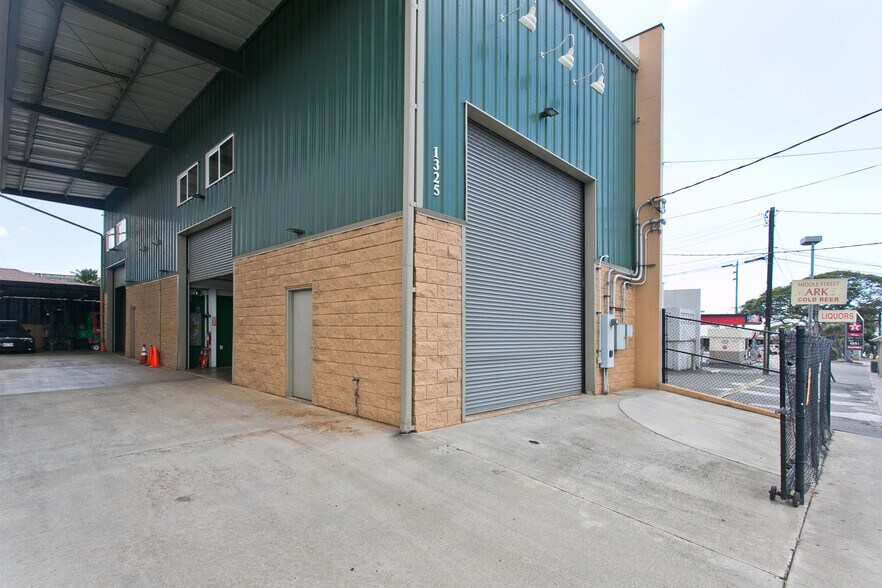 Primary Photo Of 1325 Middle St, Honolulu Warehouse For Lease