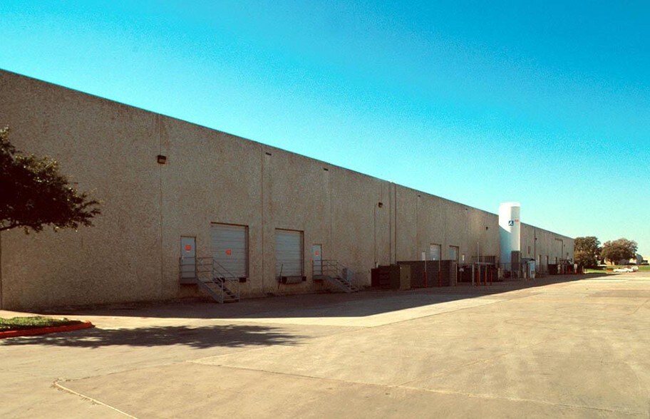 More Photos Of 1111 W Carrier Pky, Grand Prairie Distribution For Lease