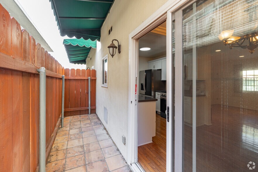 More Photos Of 8130 Norton Ave, West Hollywood Apartments For Sale