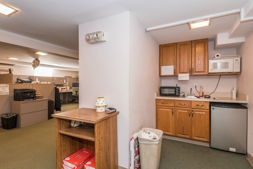 More Photos Of 179 Little East Neck Rd, West Babylon Office For Lease