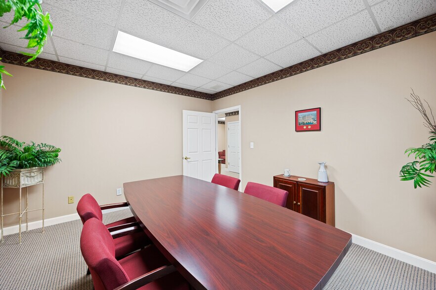 More Photos Of 303 Middletown Pky, Louisville Office For Sale
