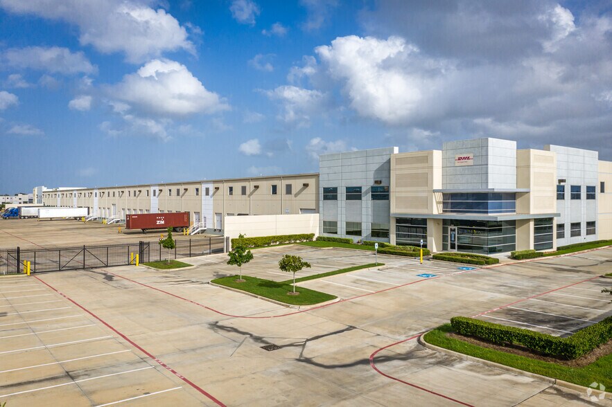 More Photos Of 4300 Malone Dr, Pasadena Warehouse For Lease