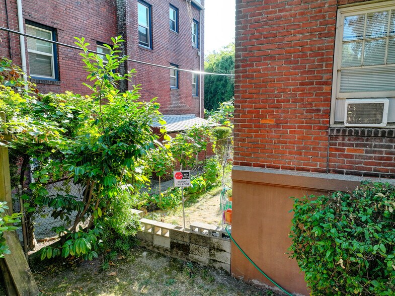 More Photos Of 2062 NW Marshall St, Portland Apartments For Sale