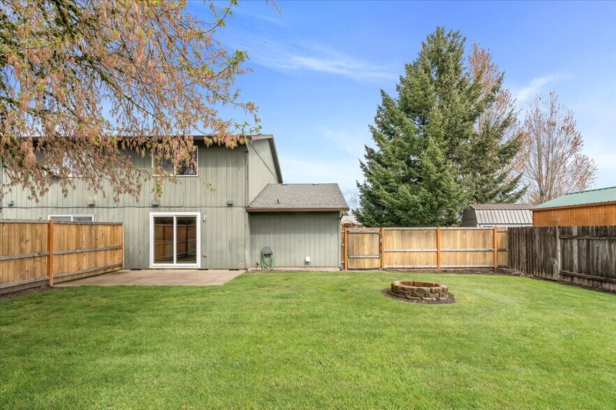 More Photos Of 2034 SW Fellows St, McMinnville Multifamily For Sale