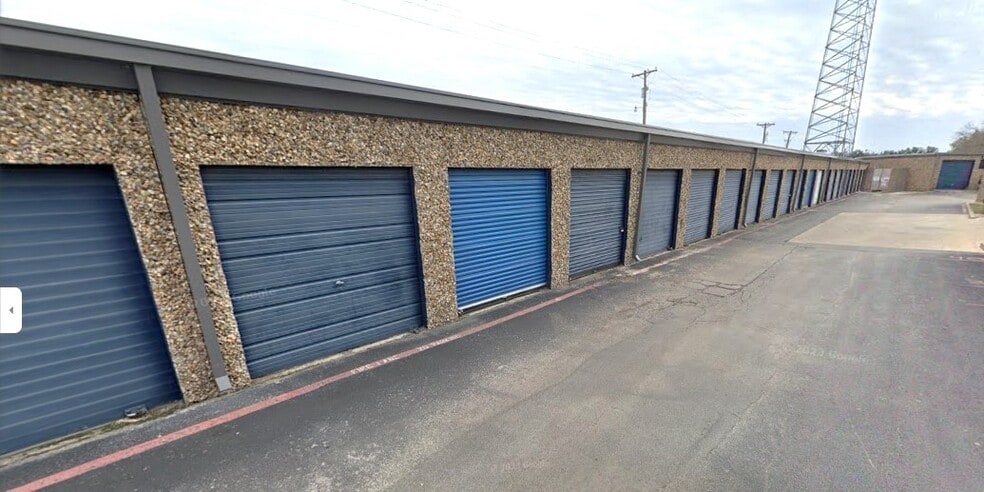 More Photos Of 605 S Sherman St, Richardson Unknown For Lease