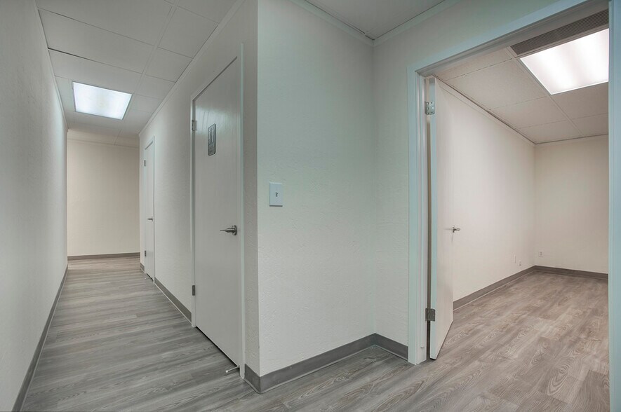 More Photos Of 1050 E University Dr, Mesa Office For Lease