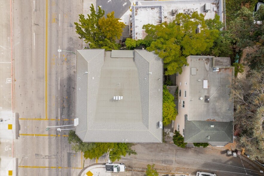 More Photos Of 1000 E 33rd St, Oakland Apartments For Sale