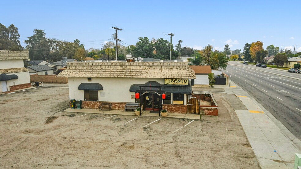 More Photos Of 1656 Oak St, Bakersfield General Retail For Lease