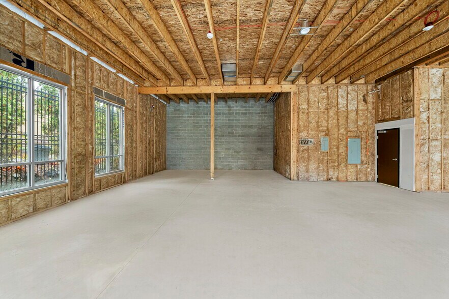 More Photos Of 12828 SE Kent Kangley Rd, Kent Storefront Retail Office For Lease