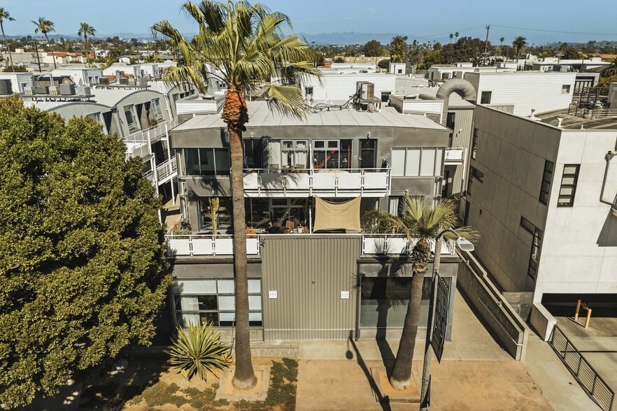 More Photos Of 610 Main St, Venice Office For Sale