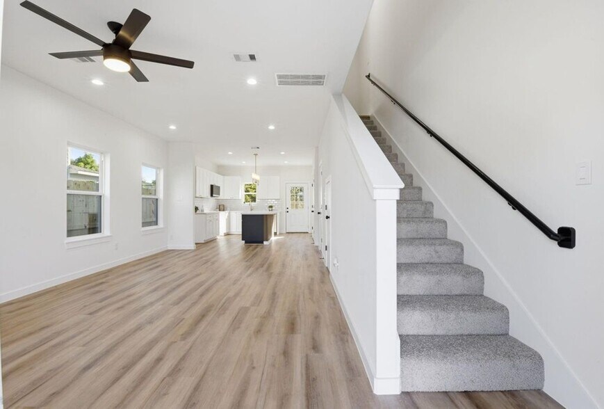 More Photos Of 7958 Henson st, Houston Apartments For Sale