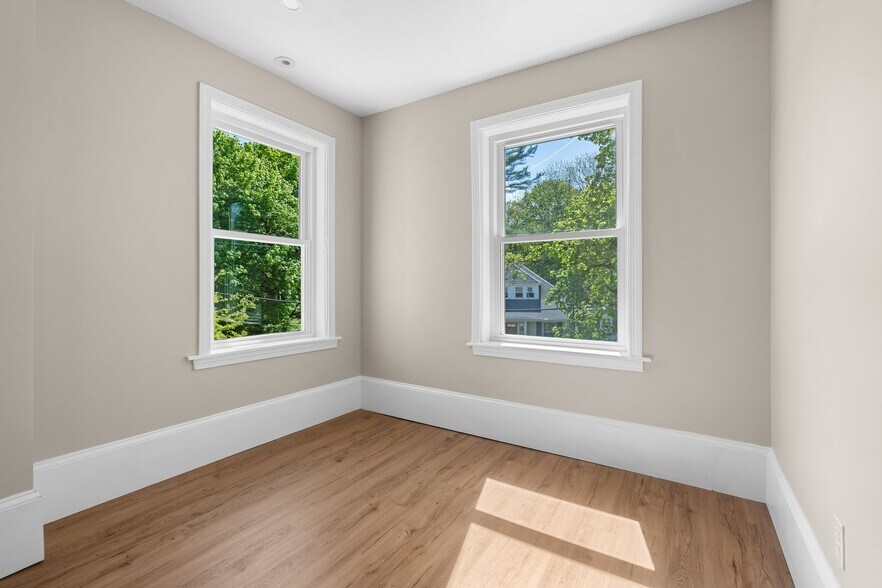 More Photos Of 6 Windsor St, Andover Office For Sale