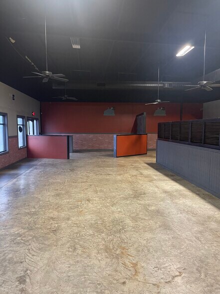 More Photos Of 8950 US-165, Sterlington Storefront For Sale
