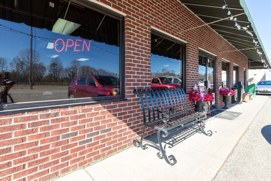 More Photos Of 218 Main St, Grover General Retail For Sale
