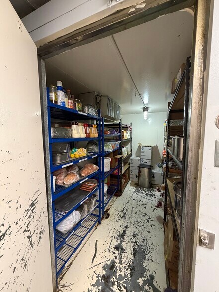 More Photos Of 1111 E Park Ave, Anaconda Restaurant For Sale