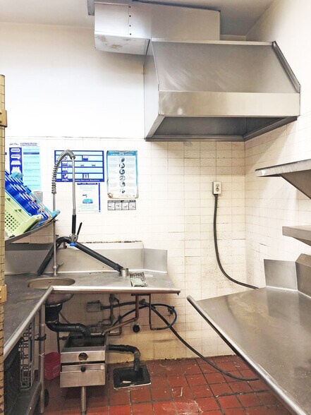 More Photos Of 5512-5530 Van Nuys Blvd, Sherman Oaks Restaurant For Lease