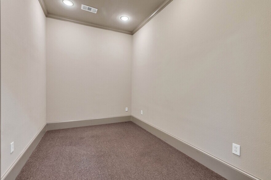 More Photos Of 282 Ed English Dr, Shenandoah Medical For Lease