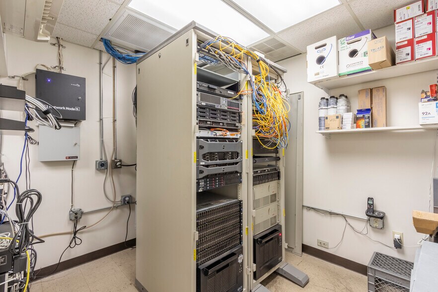 More Photos Of 5095 Crookshank Rd, Cincinnati Light Manufacturing For Sale