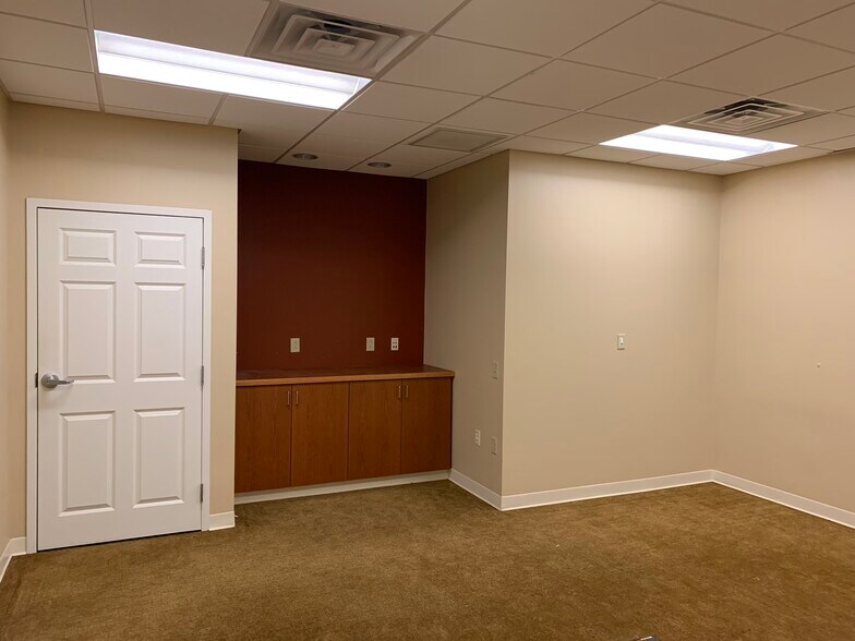 More Photos Of 208 Kevin Ln, Brodheadsville Medical For Lease