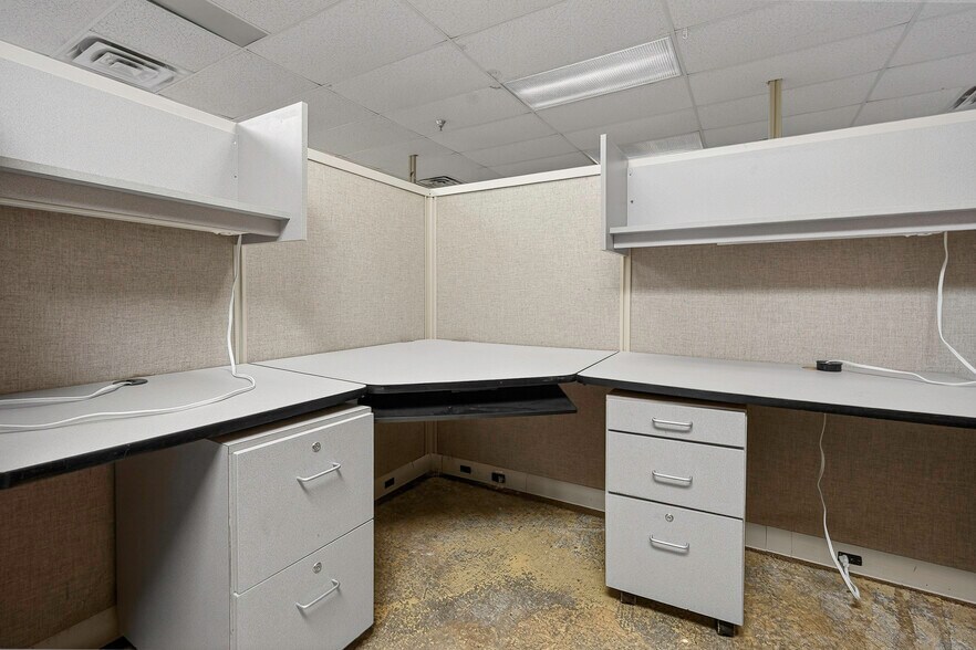 More Photos Of 1400 N Kennedy Ave, Shawnee Office For Sale